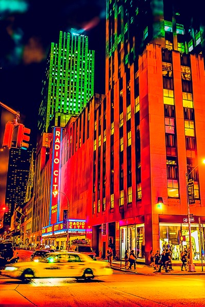 NY cab Radio city-b&w